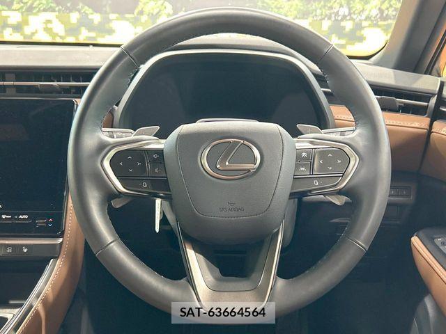 Lexus LBX 2024-03 6907717-10