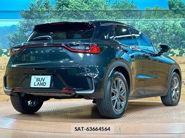 Lexus LBX 2024-03 6907717-16