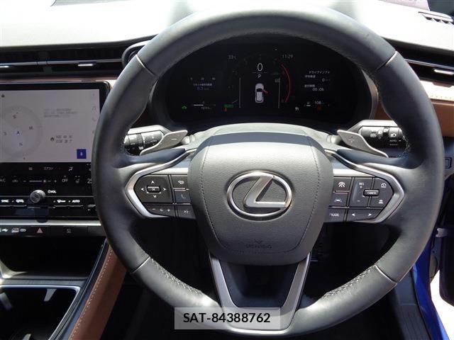 Lexus LBX 2024-03 7251324-29