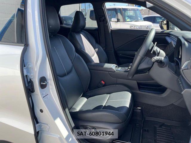 Lexus LBX 2024-09 7272224-7