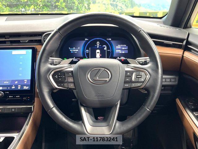 Lexus LBX 2024-02 7328034-10