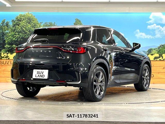 Lexus LBX 2024-02 7328034-16