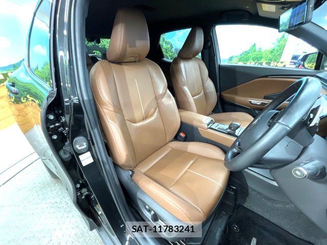Lexus LBX 2024-02 7328034-7