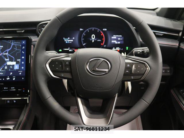 Lexus LBX 2025-10 7328033-15