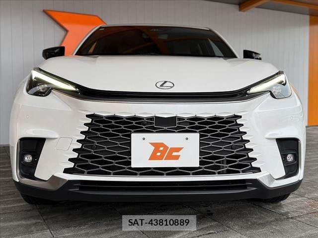 Lexus LBX 2024-05 7328035-8