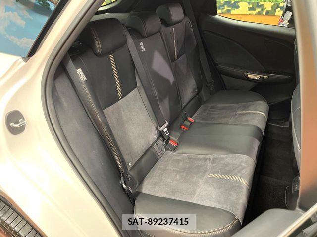 Lexus LBX 2024-07 7358489-11