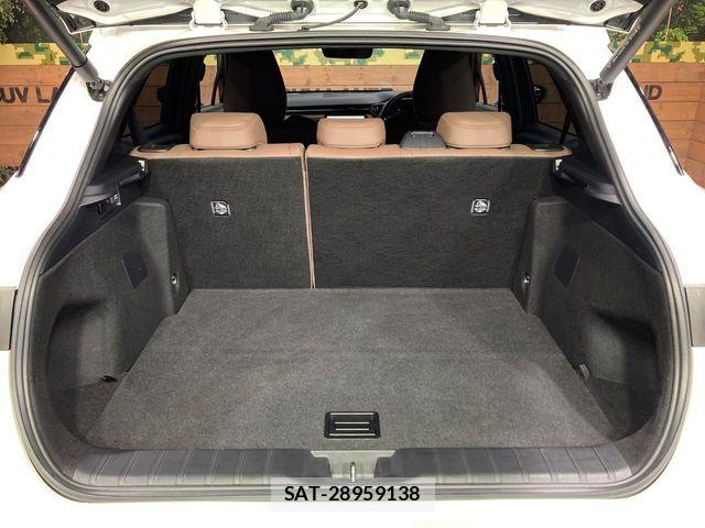 Lexus LBX 2025-04 7358488-10