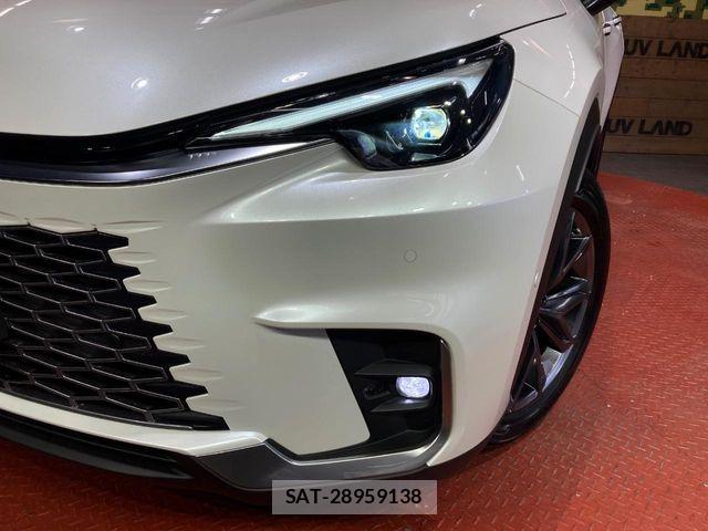 Lexus LBX 2025-04 7358488-11