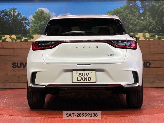Lexus LBX 2025-04 7358488-14