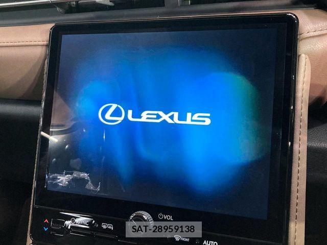 Lexus LBX 2025-04 7358488-2