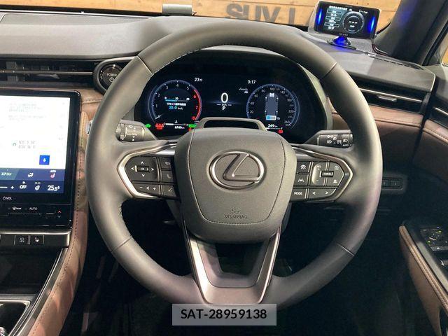 Lexus LBX 2025-04 7358488-7