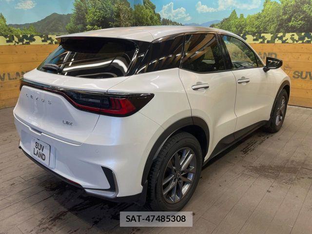 Lexus LBX 2025-07 7455401-16