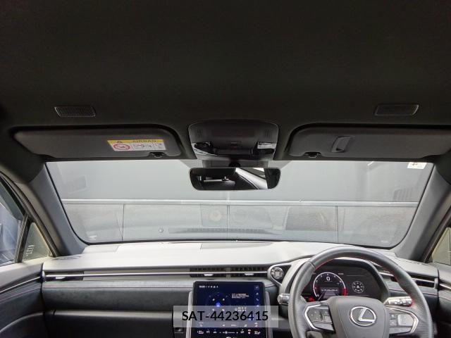 Lexus LBX 2025-04 7455398-12