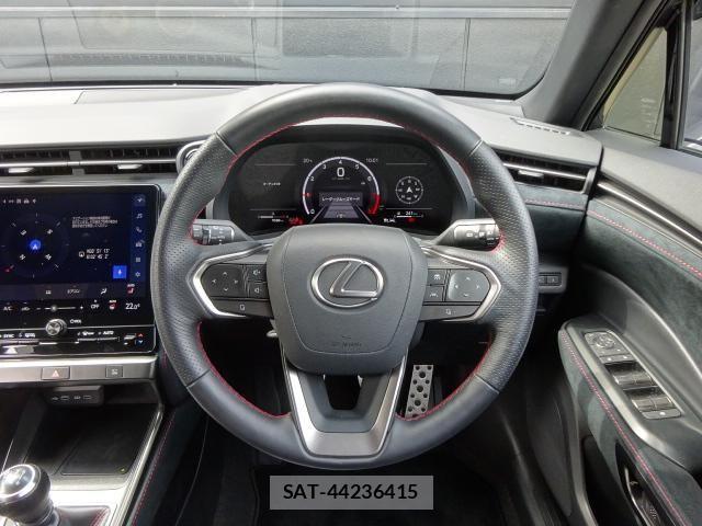 Lexus LBX 2025-04 7455398-15