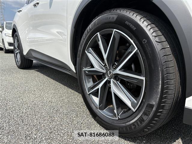 Lexus LBX 2024-07 7501269-10