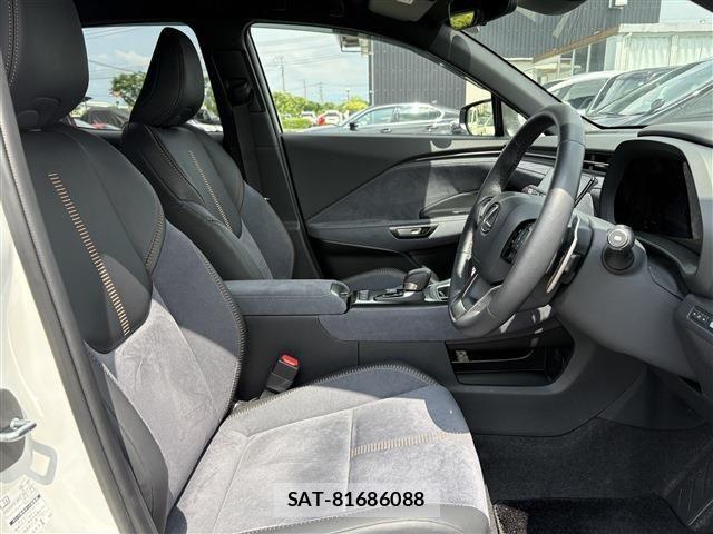 Lexus LBX 2024-07 7501269-11