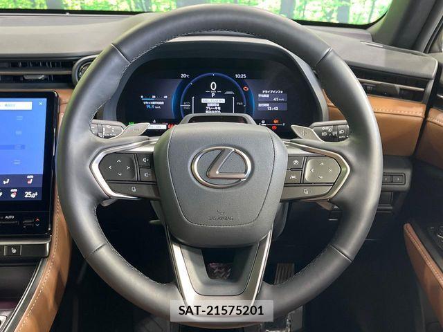 Lexus LBX 2024-02 7501270-10