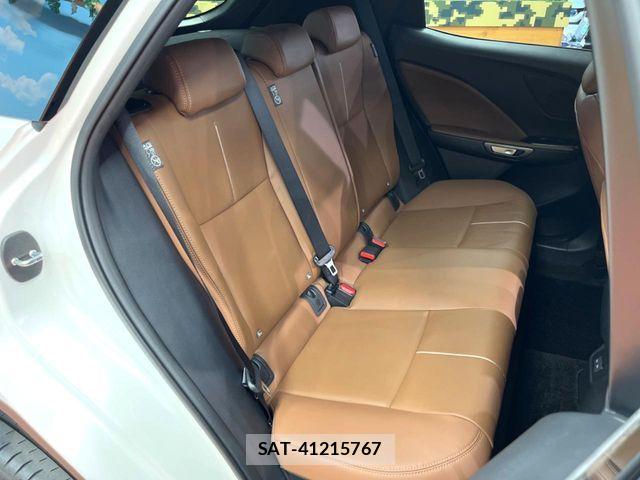 Lexus LBX 2024-09 7562354-11