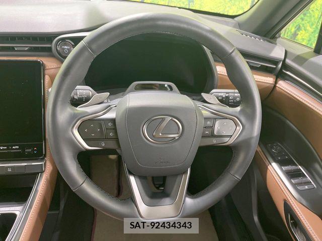 Lexus LBX 2024-06 7562355-10