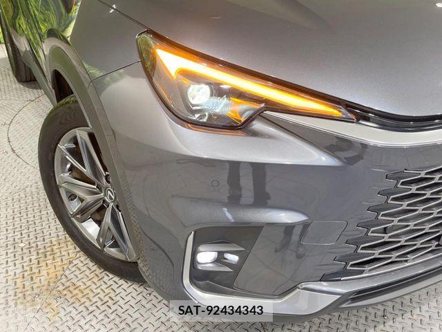 Lexus LBX 2024-06 7562355-11