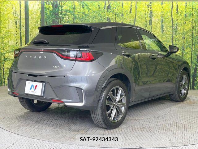 Lexus LBX 2024-06 7562355-16