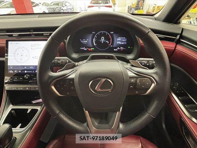 Lexus LBX 2024-11 7617658-9