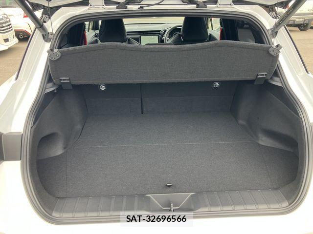 Lexus LBX 2025-03 7725065-15