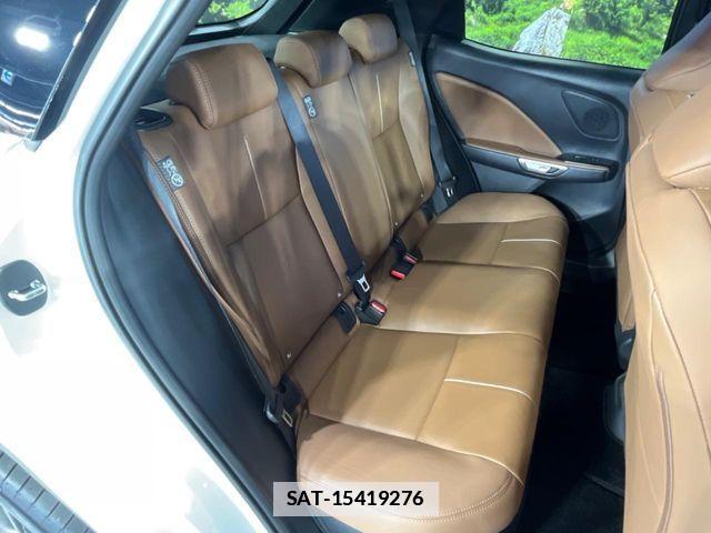 Lexus LBX 2025-01 7725067-8
