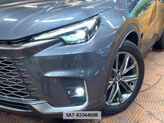 Lexus LBX 2024-09 7725069-11