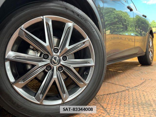Lexus LBX 2024-09 7725069-12