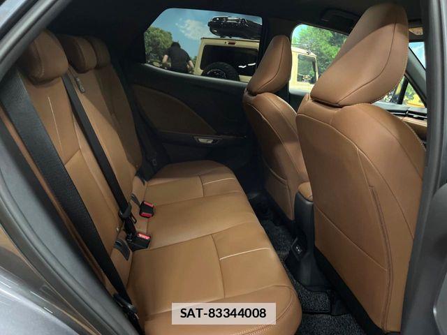 Lexus LBX 2024-09 7725069-8