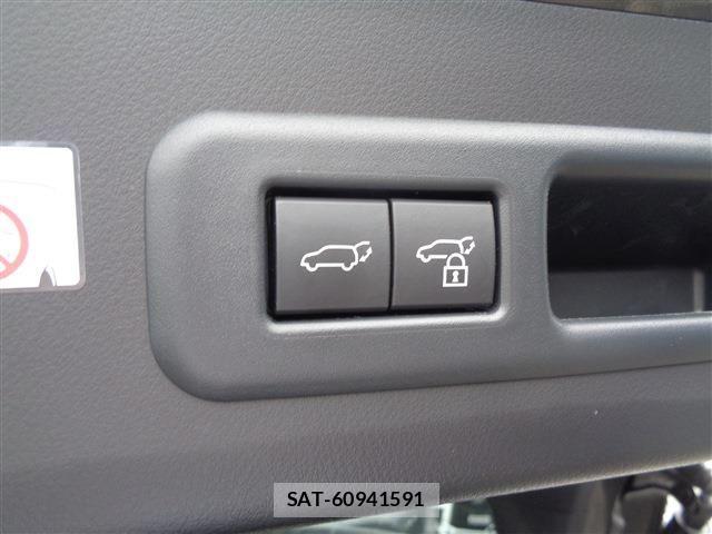 Lexus LBX 2025-03 7725072-14
