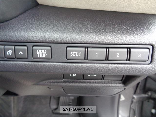 Lexus LBX 2025-03 7725072-24