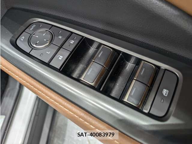 Lexus LBX 2024-10 7877348-12