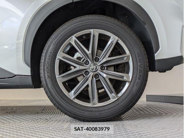 Lexus LBX 2024-10 7877348-18