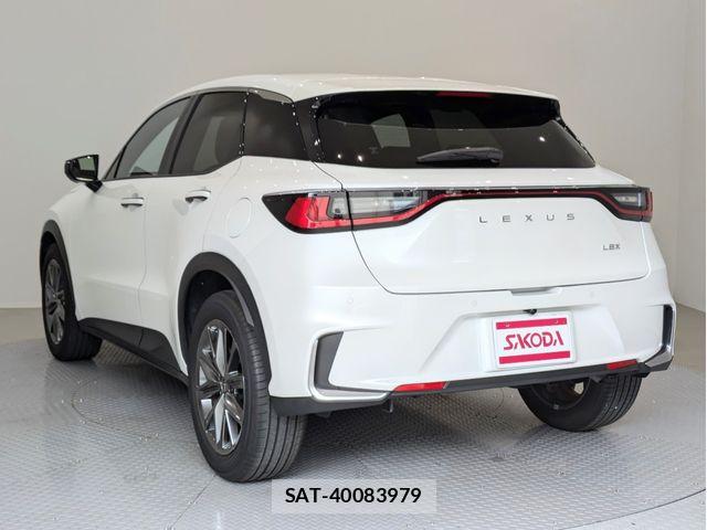 Lexus LBX 2024-10 7877348-2
