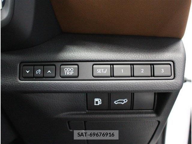 Lexus LBX 2024-08 7877349-18