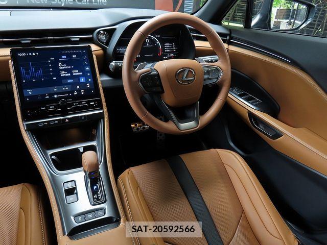 Lexus LBX 2025-07 7877346-16