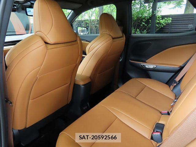 Lexus LBX 2025-07 7877346-24