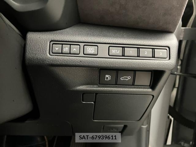 Lexus LBX 2024-01 7877347-17