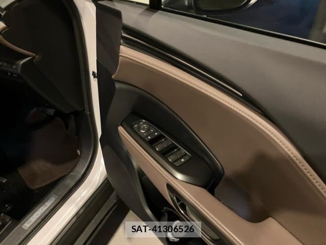 Lexus LBX 2024-10 7877350-9
