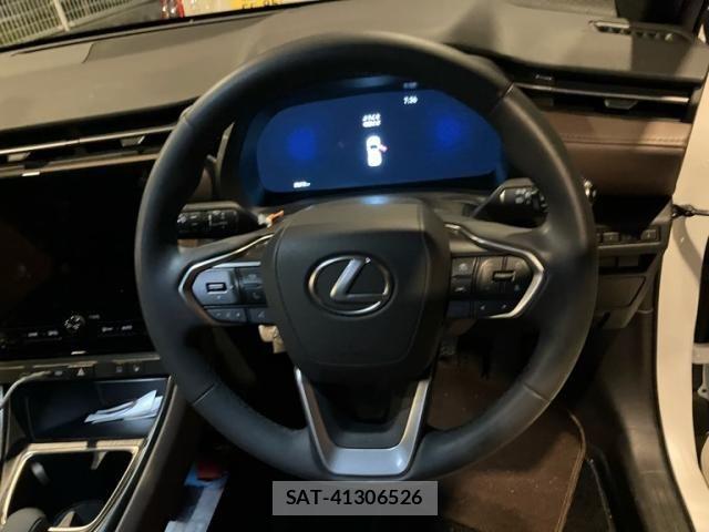 Lexus LBX 2024-10 7877350-11