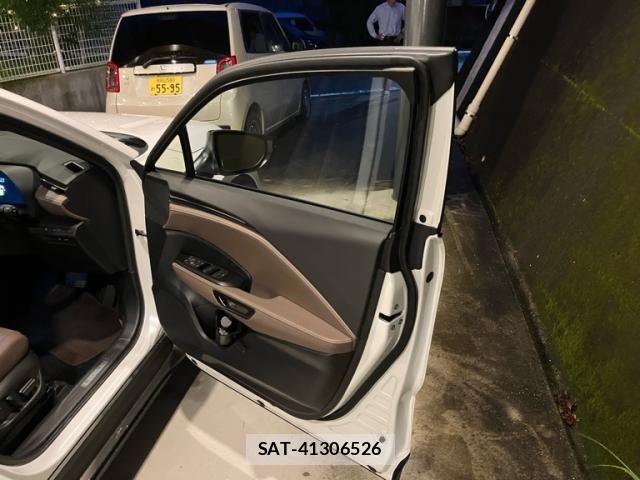 Lexus LBX 2024-10 7877350-8
