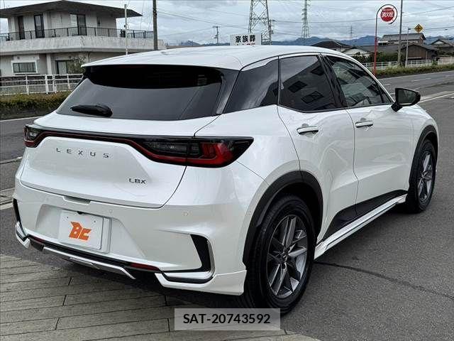 Lexus LBX 2025-06 7902853-12