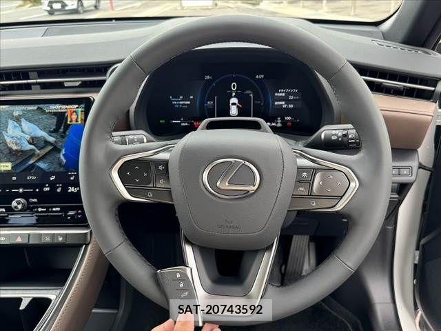 Lexus LBX 2025-06 7902853-6