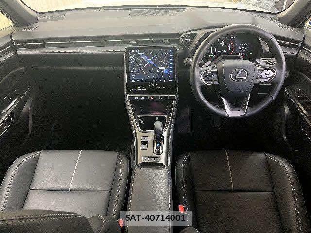 Lexus LBX 2024-07 8036431-1
