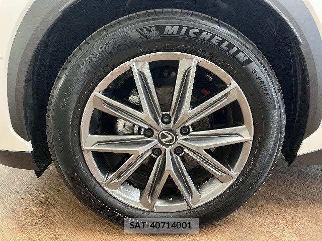 Lexus LBX 2024-07 8036431-26