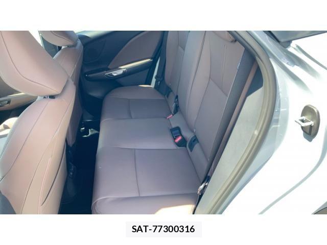 Lexus LBX 2026-04 8036433-11