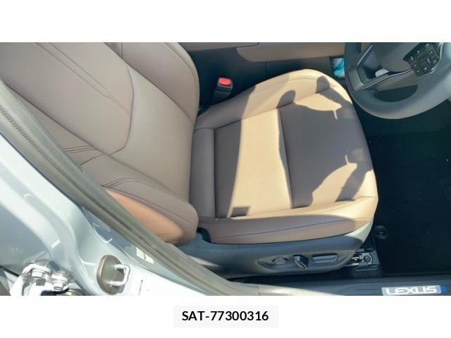 Lexus LBX 2026-04 8036433-15