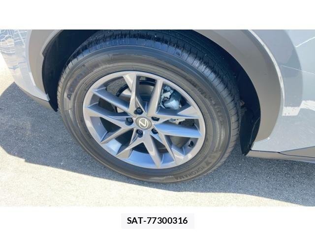 Lexus LBX 2026-04 8036433-4